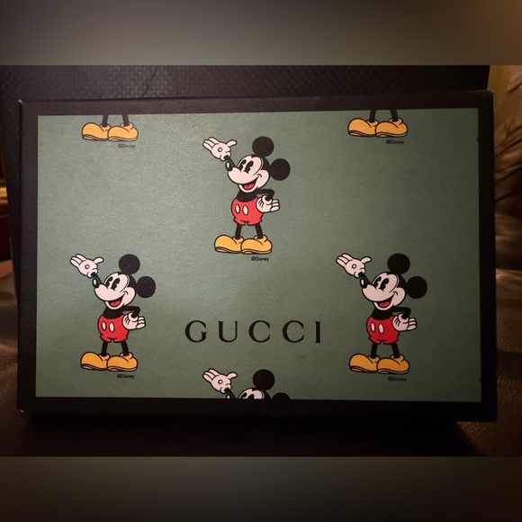 GUCCI
X Disney Brown GG Mickey Mouse Wallet ,Box, cards, dust bag and COA - Picture 3 of 16
